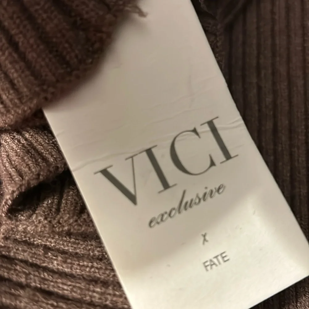 NWT Fate Ribbed Turtleneck by Vici, chocolate (brown), women’s size medium.